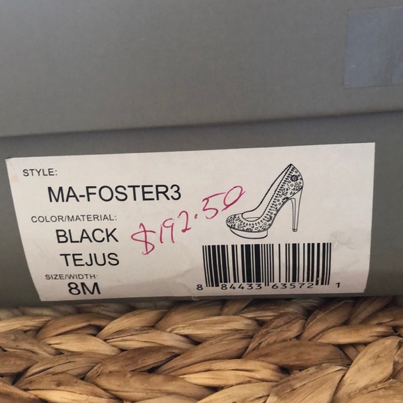 BCBG MAXAZRIA MA-FOSTER3 SHOES. - Picture 8 of 8